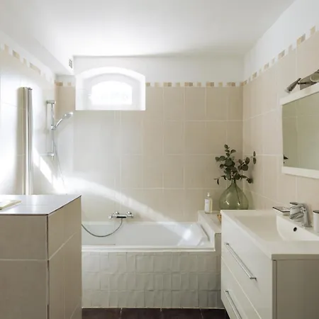 Domaine L'oiseau Bleu, 800 M From The In * 圣马克西姆