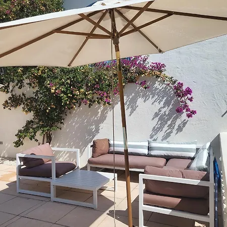 ヴィラ Domaine L'oiseau Bleu, 800 M From The In *